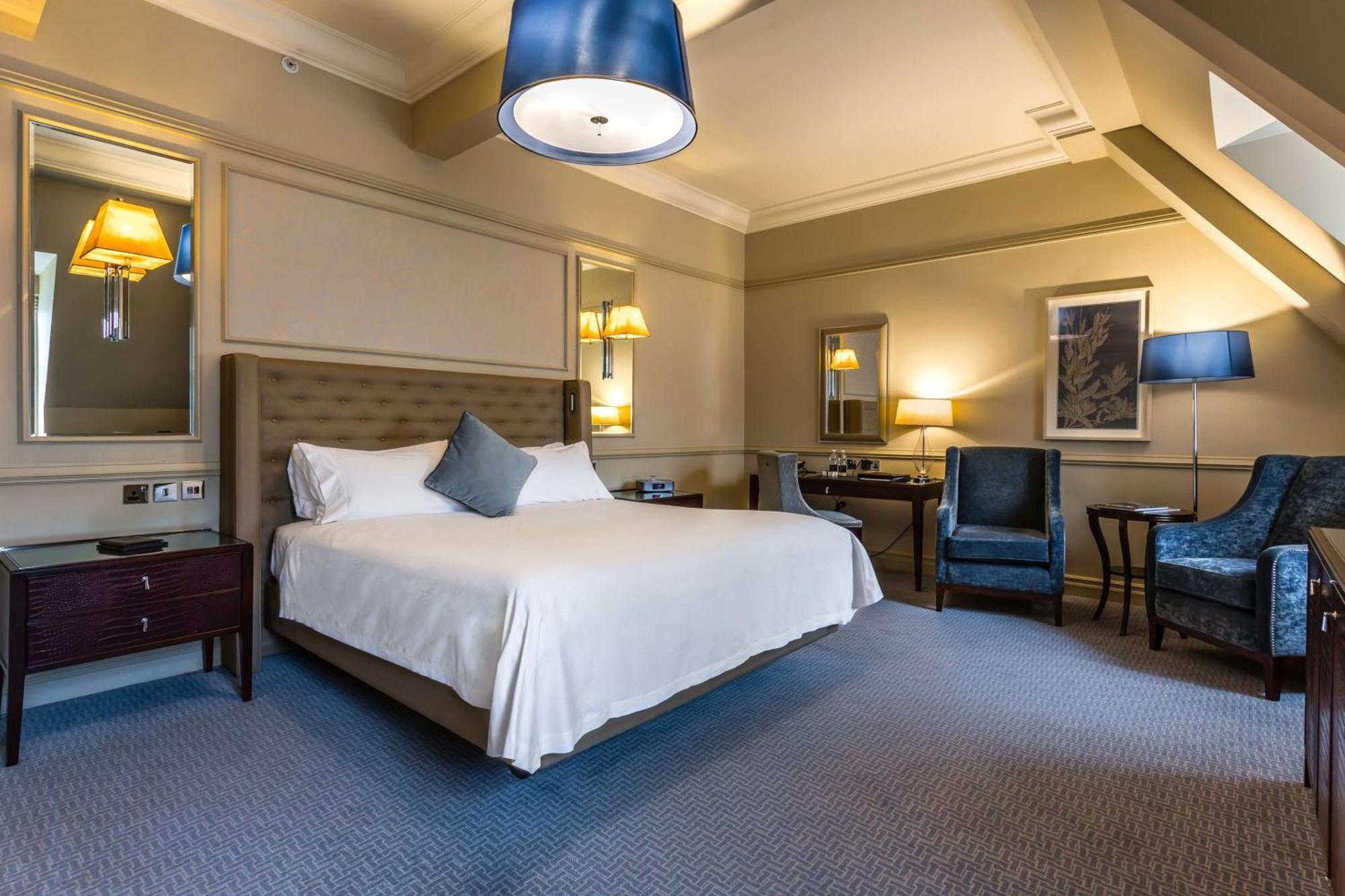 The Caledonian Edinburgh, Curio Collection By Hilton Hotel Екстериор снимка A bedroom at the hotel