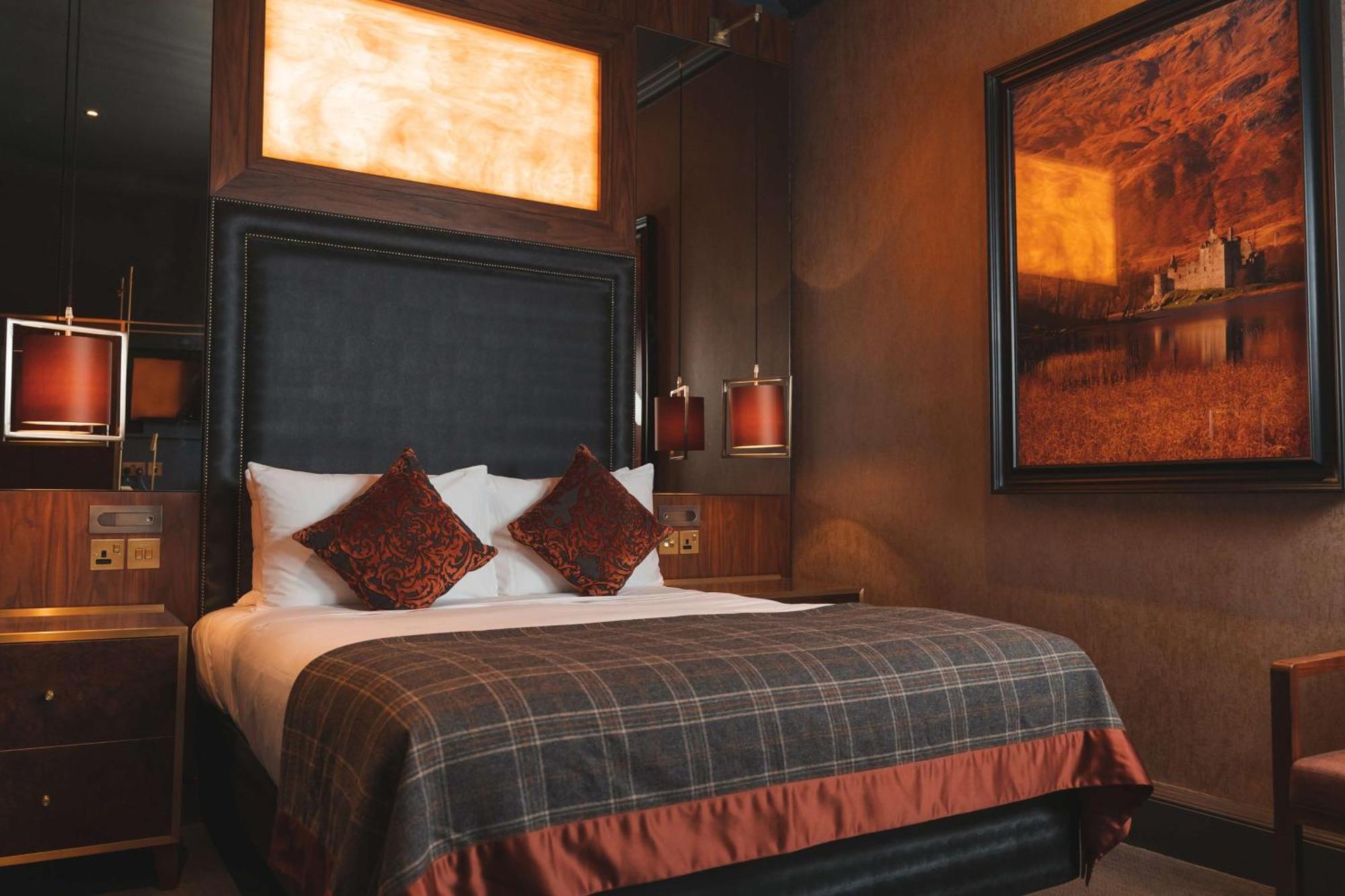 The Caledonian Edinburgh, Curio Collection By Hilton Hotel Екстериор снимка A bedroom at the hotel