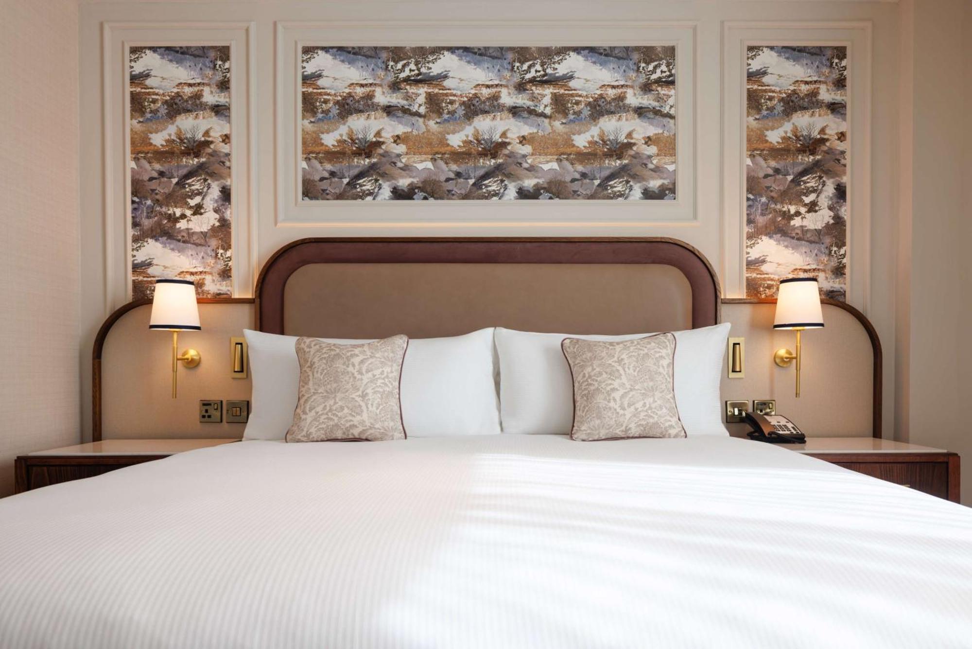 The Caledonian Edinburgh, Curio Collection By Hilton Hotel Екстериор снимка A bedroom at the hotel